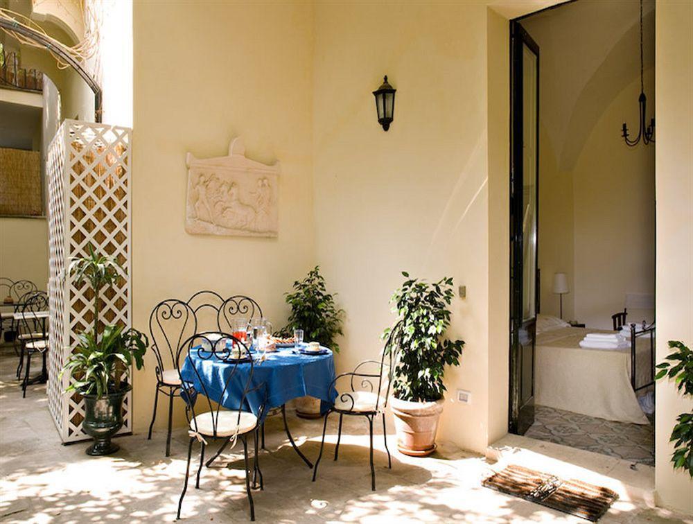 Palazzo Bernardini Bed & Breakfast